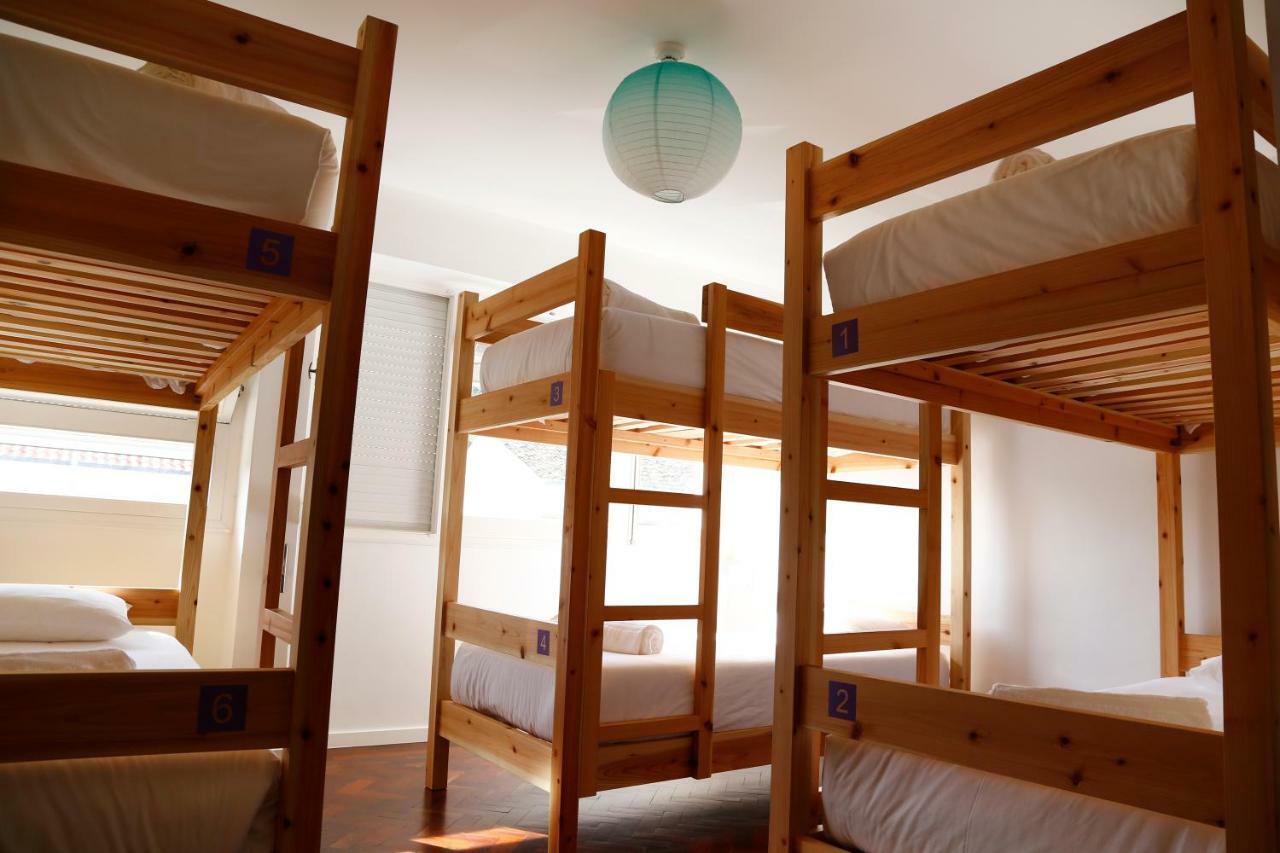 Cama em Dormitório Feminino com 6 Camas